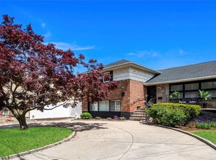 11701 237th St, Elmont, NY 11003
