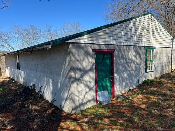 3rd image of 1860 Ford Rd