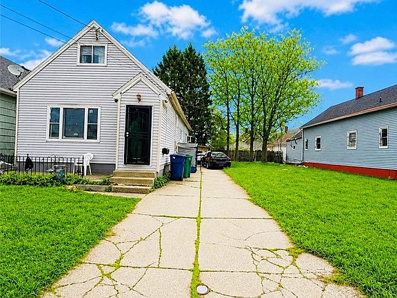 3rd image of 39 Koons Ave