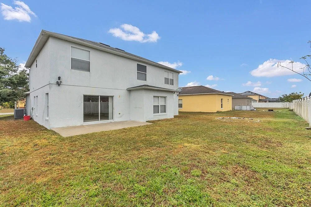 4 bed, 2.5 bath, 2847 sqft, $2,200 — Photo 3
