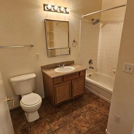 5th image of 2051 Hussium Hills St