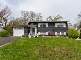 106 Perth Rd, Cary, IL 60013