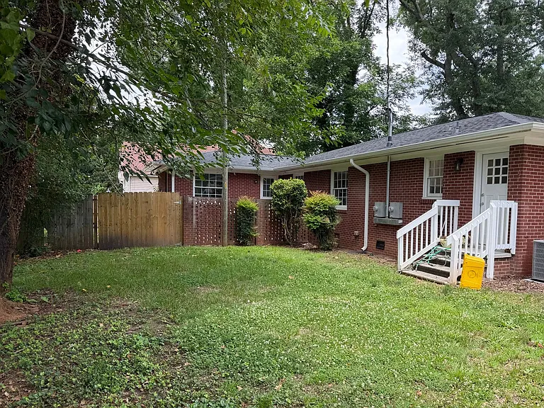 228 College Dr — Photo 23