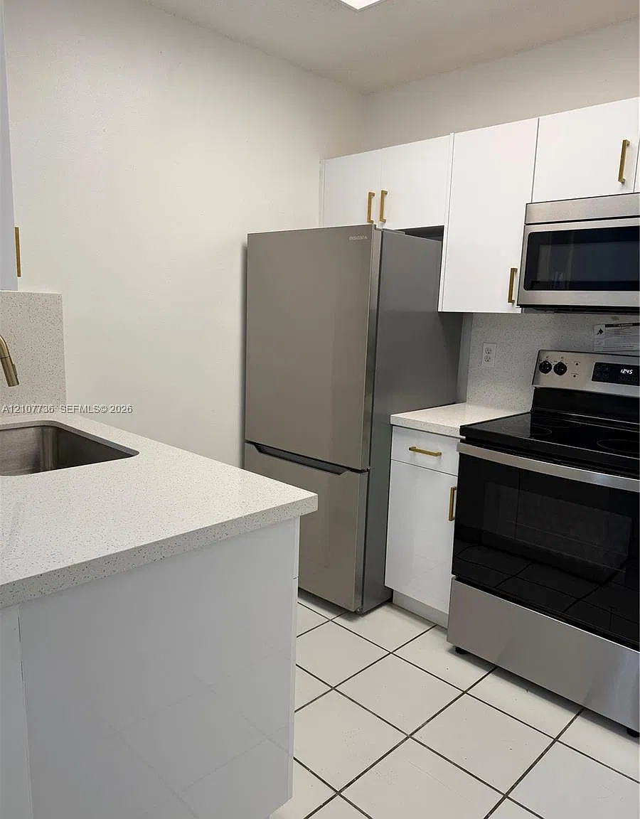 2 bed, 810 sqft, $2,200 — Photo 3