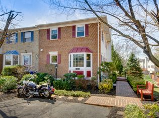 7103 Captains Cove Ct, Alexandria, VA 22315