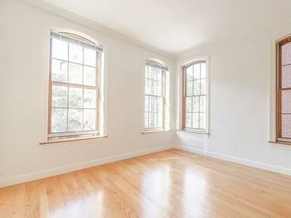 421 Hanover St APT 23, Boston, MA 02113