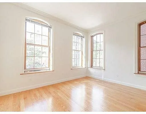 Building Photo - 421 Hanover St #23