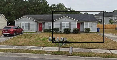 750 Pinewood Dr — Photo 2