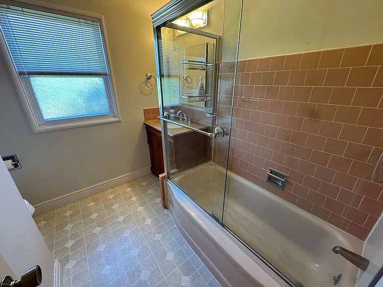 1443 Beacon Ave — Photo 14