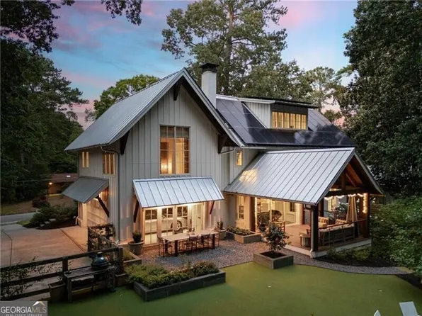 700 Edgewater Trl NW, Sandy Springs, GA 30328