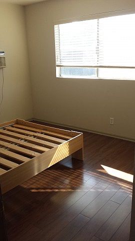 2nd image of 2722 1/2 Menlo Ave