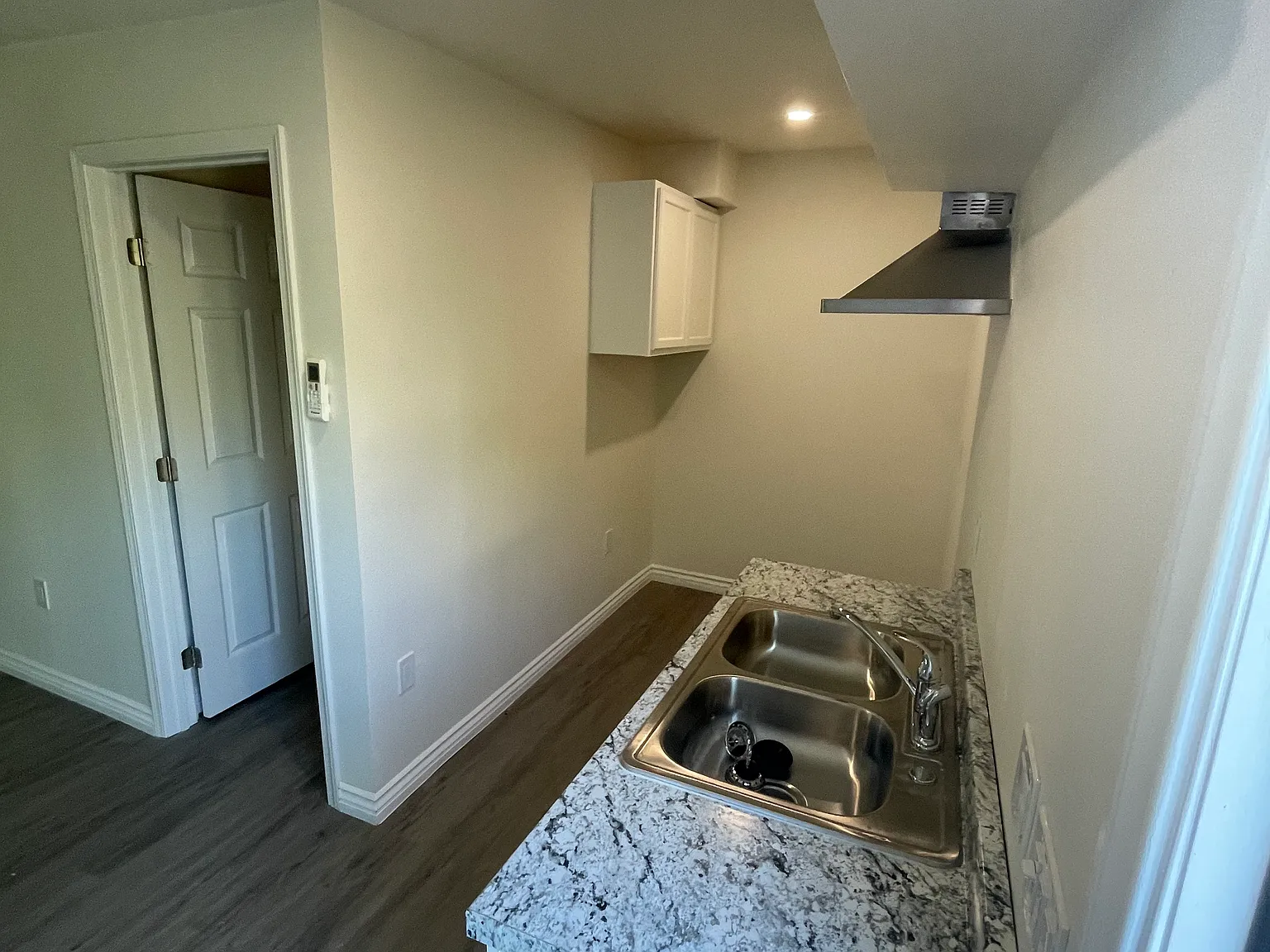 Studio, 400 sqft, $1,595 — Photo 3