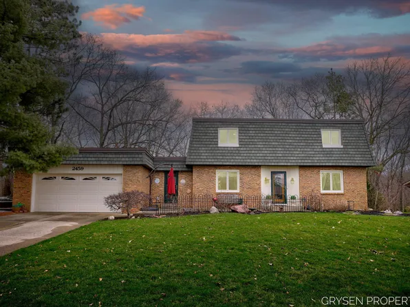 2459 Rockhill Dr NE, Grand Rapids, MI 49525