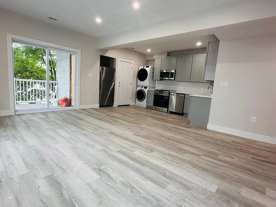 761 Columbia Rd #3