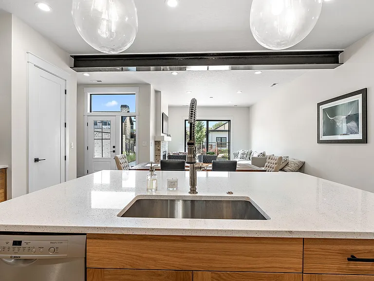 2460 W Iron Coop St #1 — Photo 6