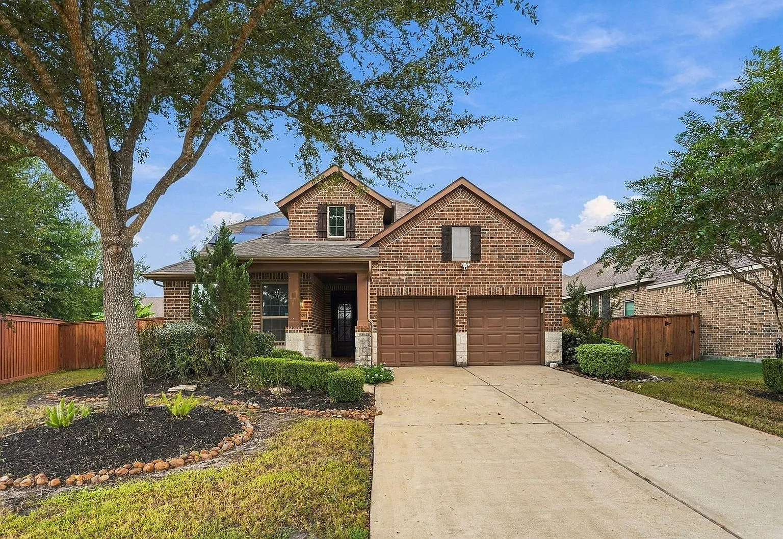 4 bed, 3.0 bath, 2859 sqft, $2,900 — Photo 1