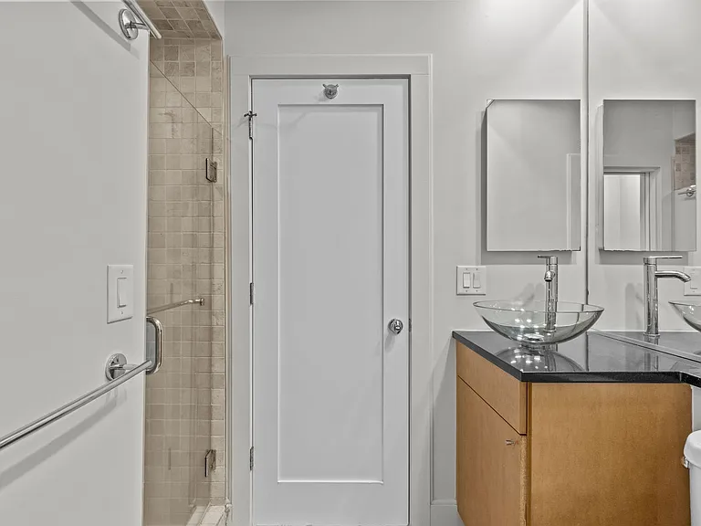 420 Queens Rd #7 — Photo 44