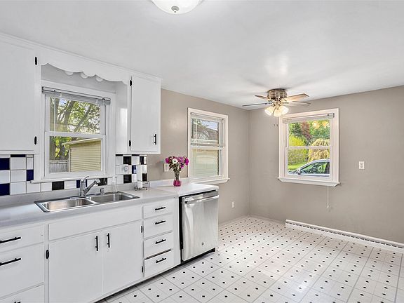 3rd image of 3020 N Meade St