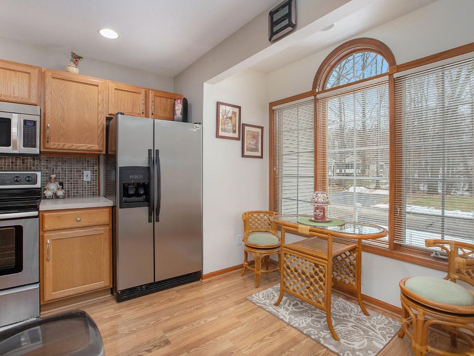 159 Bridgewood Dr, Battle Creek, MI 49015 Zillow