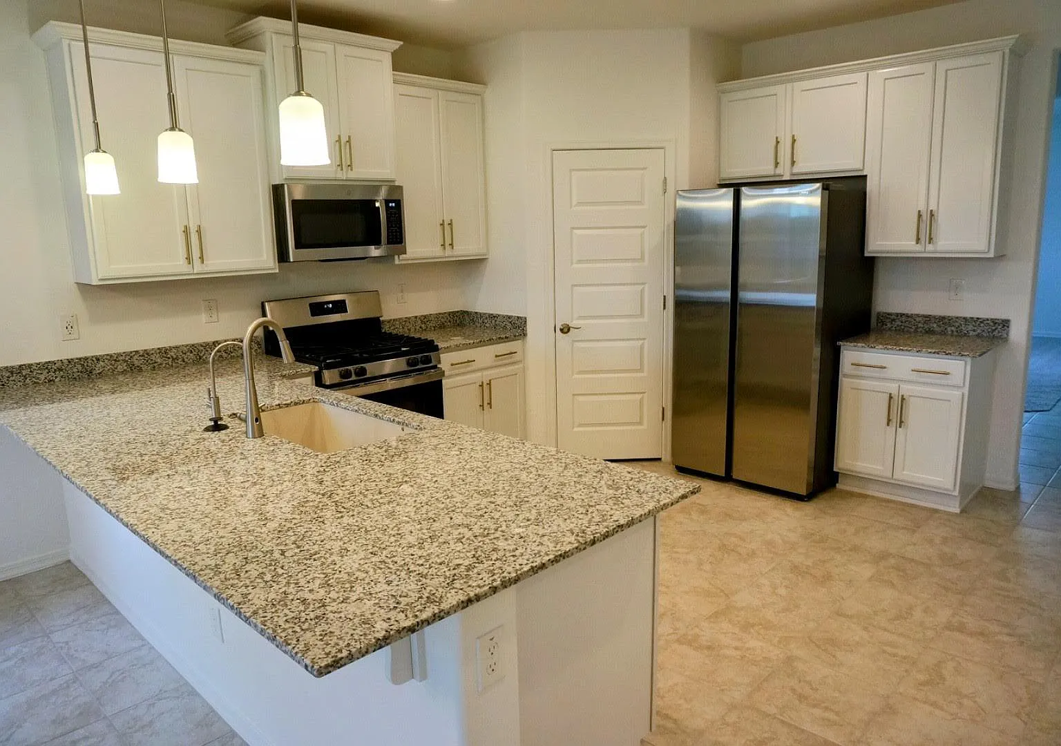 4 bed, 2.5 bath, 1967 sqft, $2,150 — Photo 2