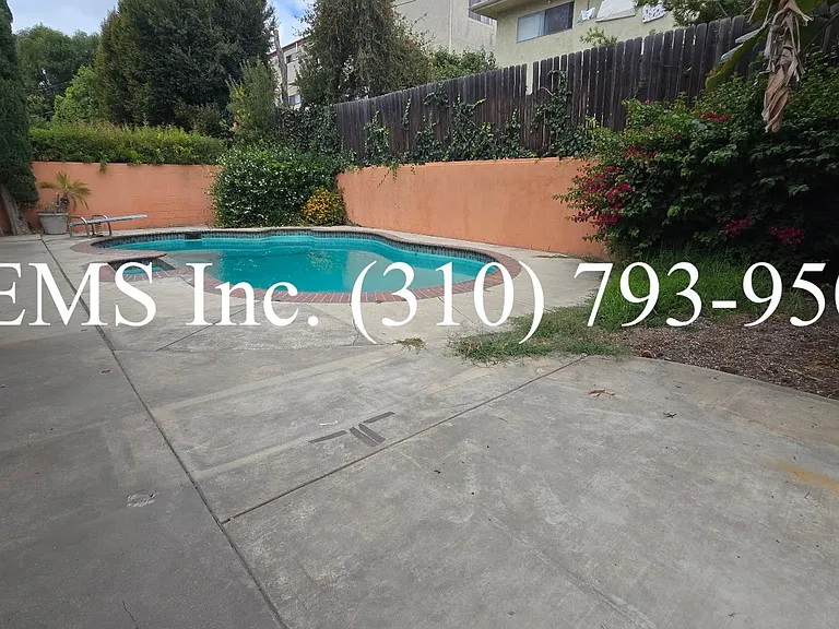 15025 Archwood St — Photo 24