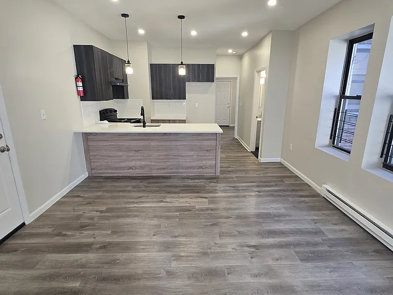 383 Avon Ave #R2 — Photo 2