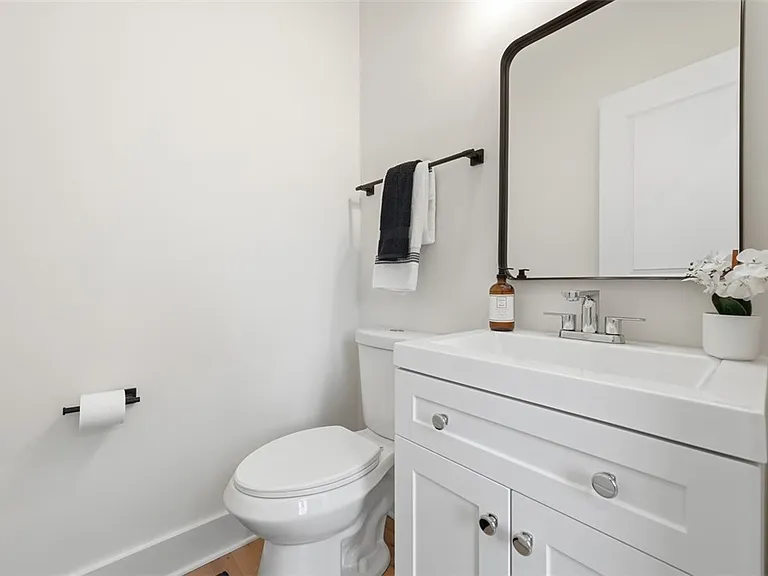 1361 Hawthorne St — Photo 21