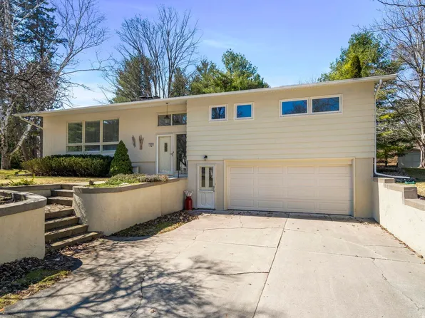 663 W Orchard Dr, Traverse City, MI 49686