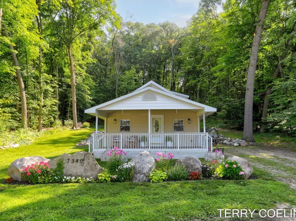 7340 Pine Bay Dr NE, Comstock Park, MI 49321