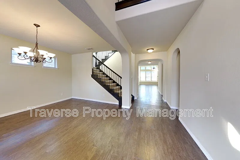 4 bed, 3.0 bath, 3013 sqft, $2,850 — Photo 2