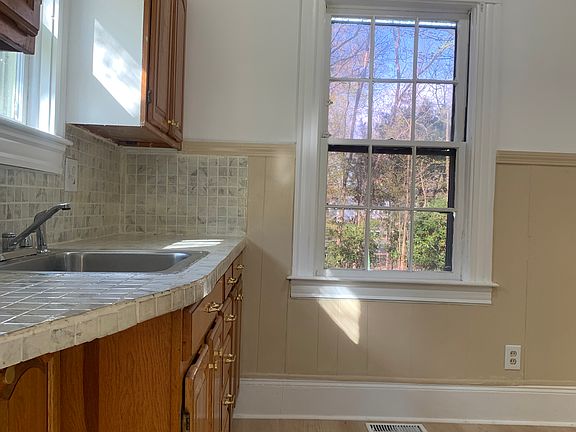 5th image of 1047 S Franklin St