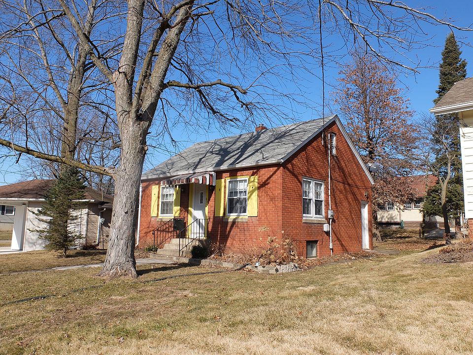 2nd image of 504 E Division St
