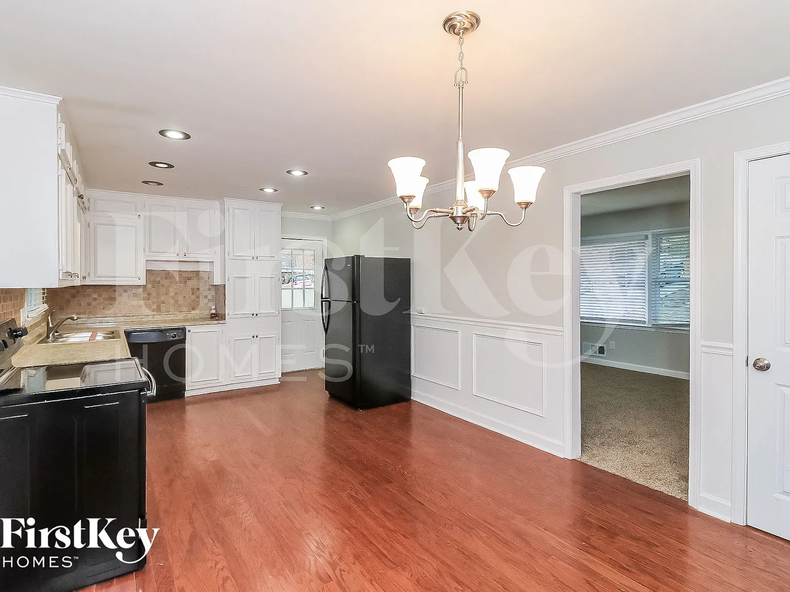 3 bed, 2.0 bath, 2638 sqft, $2,800 — Photo 4