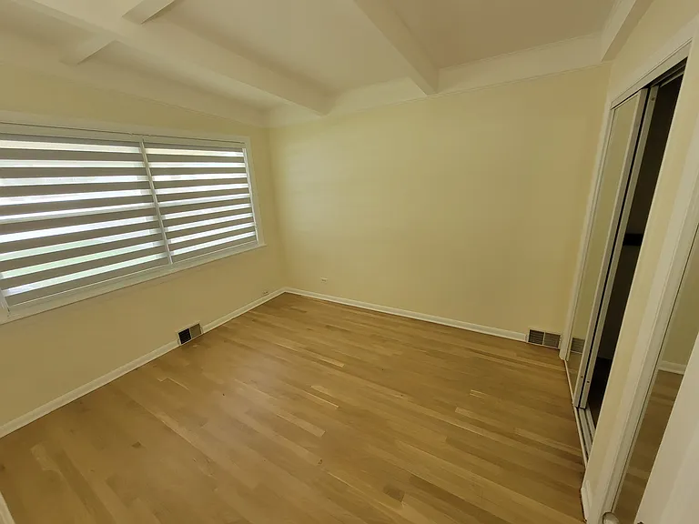 7822 W Carmen Ave — Photo 9