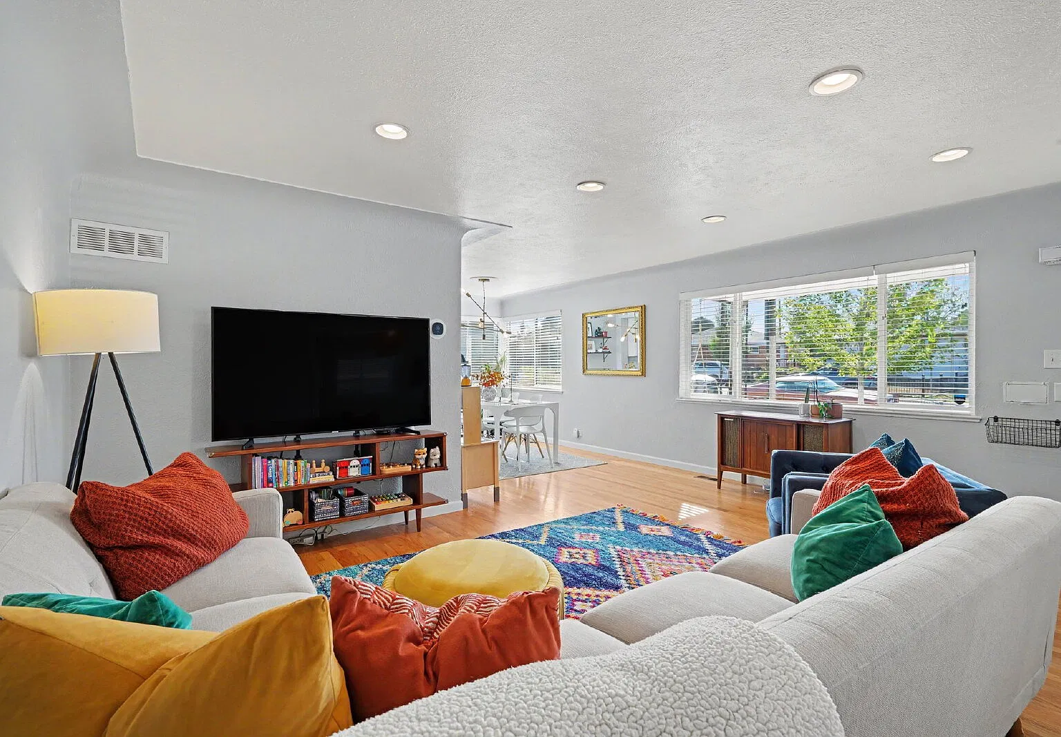 3 bed, 2.0 bath, 1290 sqft, $3,100 — Photo 4