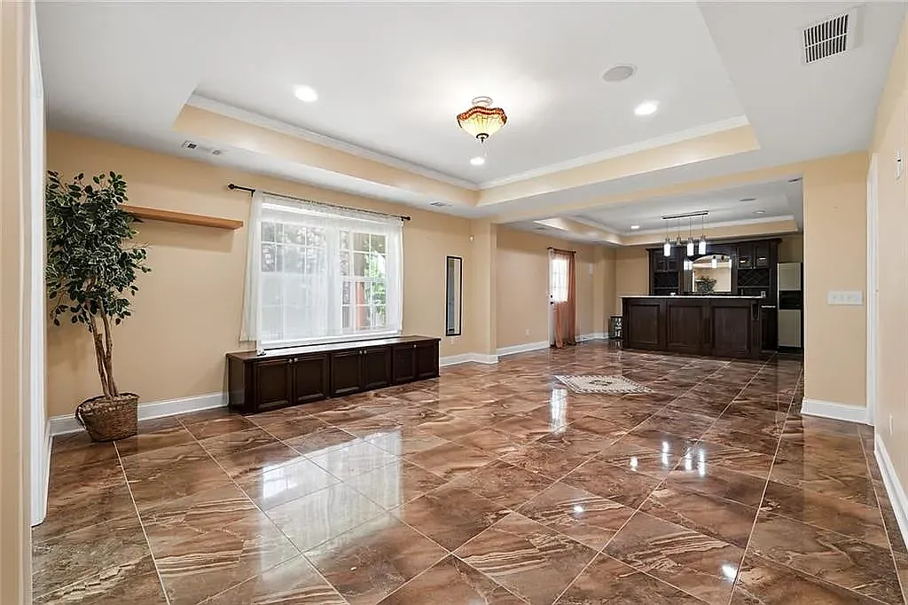 4 bed, 2.5 bath, 3500 sqft, $2,450 — Photo 3