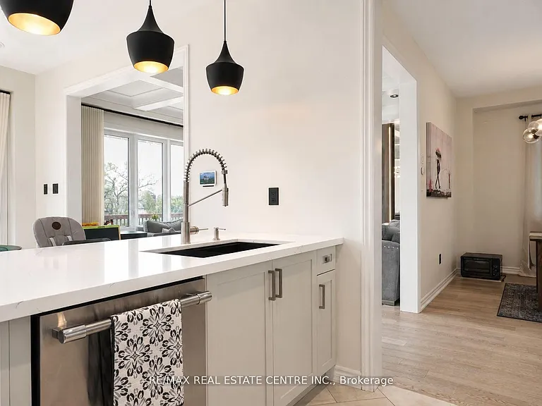 15 Cahill Dr — Photo 9
