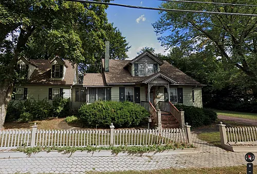 419 High St W Photo 1