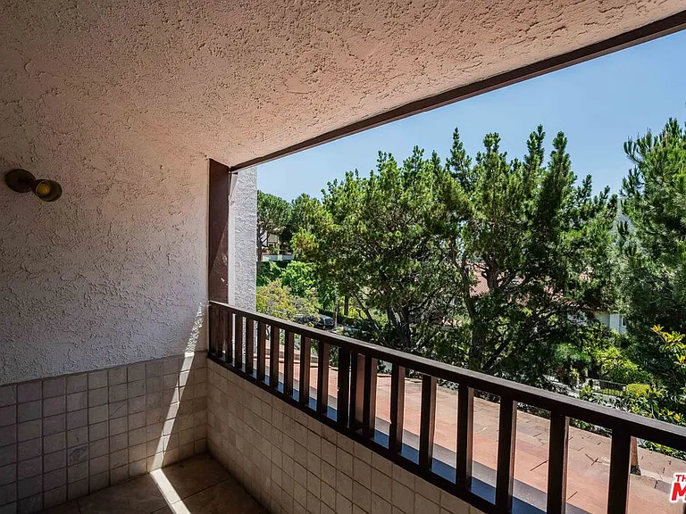 17241 Palisades Cir — Photo 14