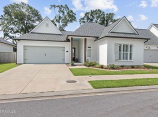 308 Manor House Ln, Lafayette, LA 70507