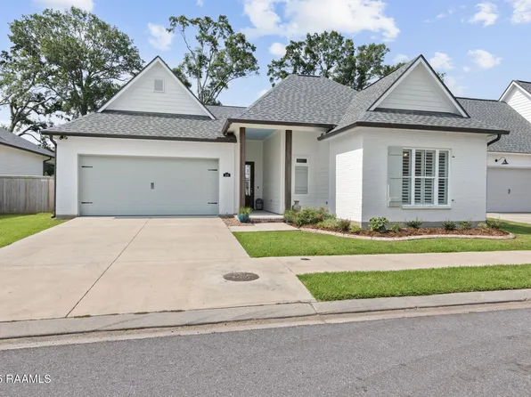 308 Manor House Ln, Lafayette, LA 70507