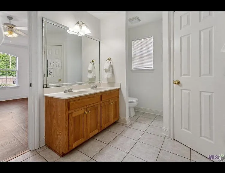 327 Greenhaven Dr — Photo 11
