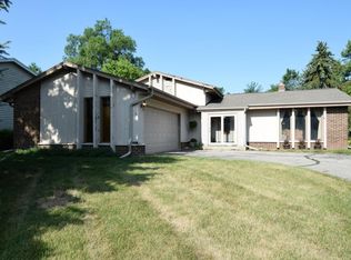 1223 Western Trl, Mukwonago, WI 53149