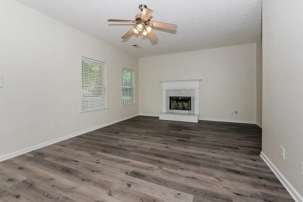 4 bed, 2.5 bath, 1839 sqft, $2,215 — Photo 4