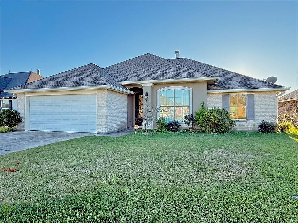1st image of 150 Tuscany Dr