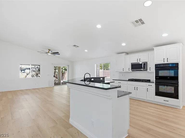 9717 High Alpine St — Photo 10