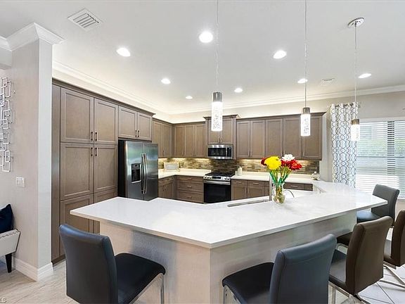 3rd image of 4662 Kensington Cir