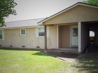 705 W Washington Ave, Seadrift, TX 77983