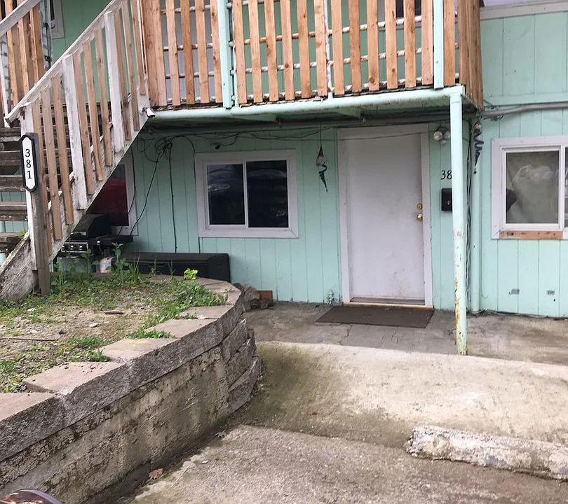 385 SE Darrell Ave