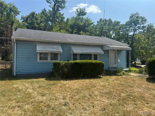 9163 Loganberry Ln, Saint Louis, MO 63121